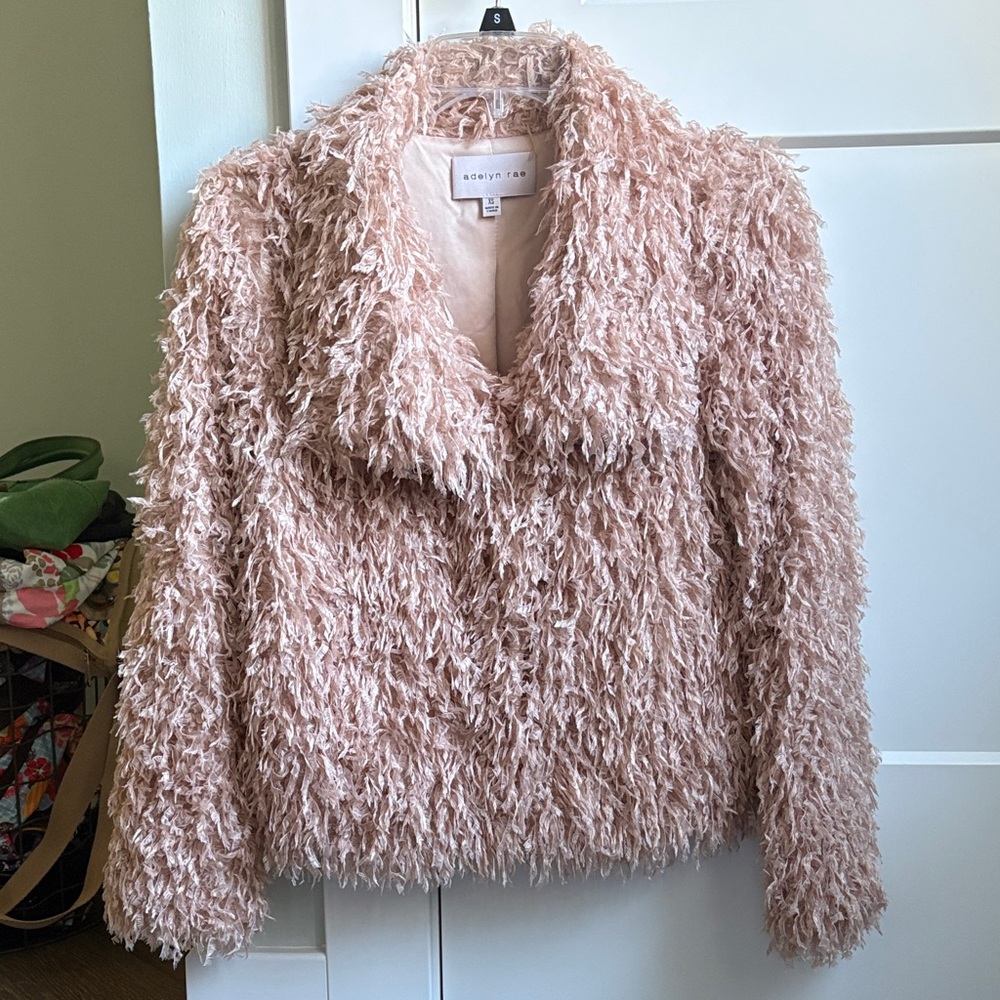 Adelyn Rae lightweight champagne shimmery faux fur jacket, size XS. Like new!